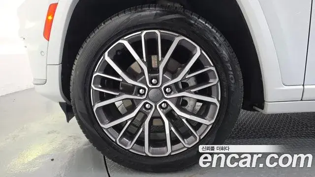 Jeep Grand Cherokee 2021 — Photo 1/20