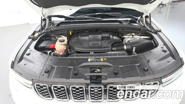 Jeep Grand Cherokee 2021 — Photo 16/20