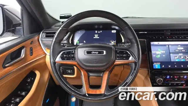 Jeep Grand Cherokee 2021 — Photo 19/20