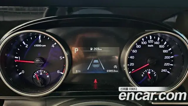 Kia Carnival 2022 — Photo 8/20