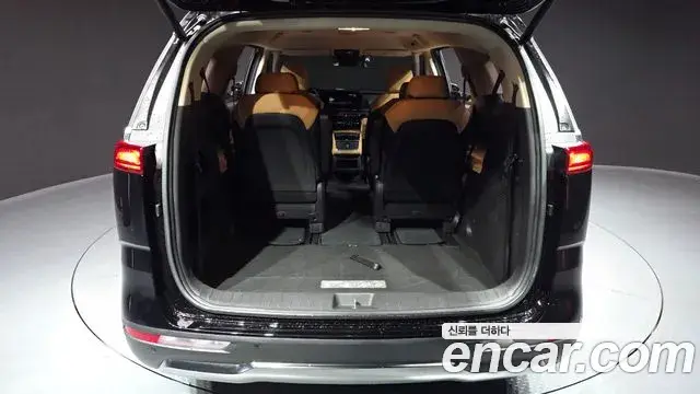 Kia Carnival 2022 — Photo 19/20
