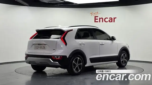 Kia Niro 2022 — Photo 24/28