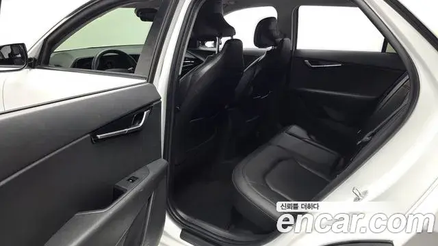 Kia Niro 2022 — Photo 19/28