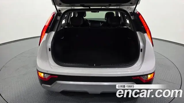 Kia Niro 2022 — Photo 27/28