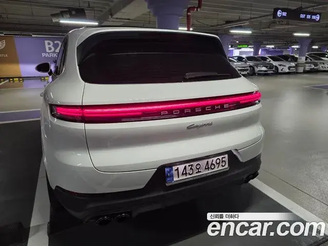 Porsche Cayenne 2023 — Photo 17/17