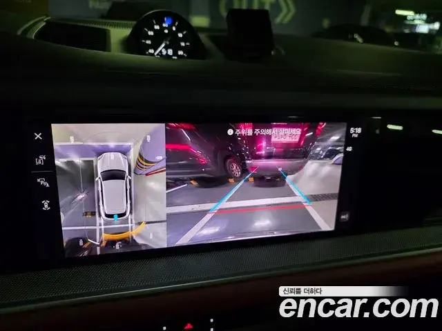 Porsche Cayenne 2023 — Photo 2/17