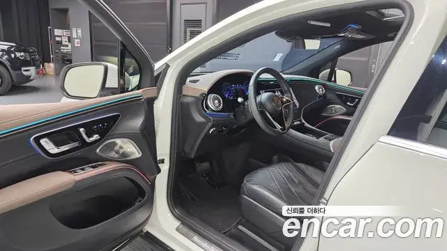 Mercedes-Benz EQS SUV 2023 — Şəkil 29/36