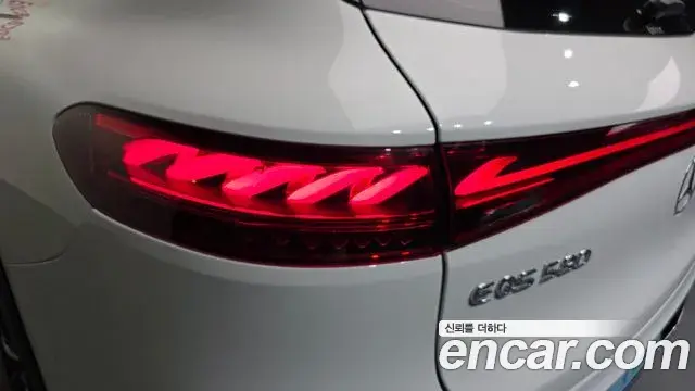 Mercedes-Benz EQS SUV 2023 — Şəkil 19/36