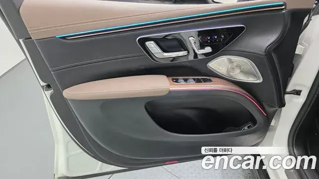 Mercedes-Benz EQS SUV 2023 — Şəkil 26/36