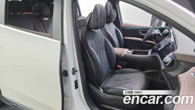 Mercedes-Benz EQS SUV 2023 — Şəkil 23/36