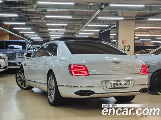 Bentley Flying Spur 2022 — ფოტო 12/20