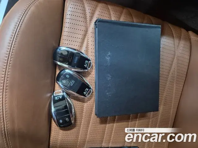 Bentley Flying Spur 2022 — ფოტო 8/20