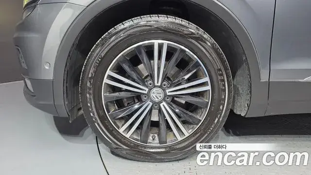 Volkswagen Tiguan 2020 — Photo 22/34