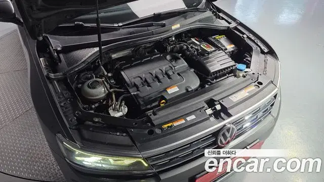 Volkswagen Tiguan 2020 — Photo 27/34