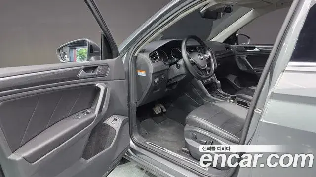 Volkswagen Tiguan 2020 — Photo 14/34