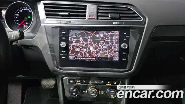 Volkswagen Tiguan 2020 — Photo 21/34