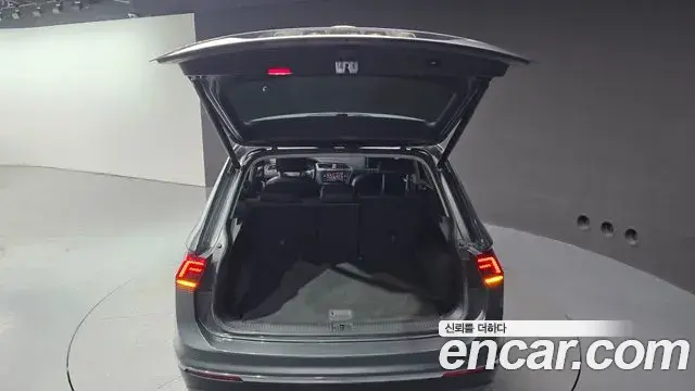 Volkswagen Tiguan 2020 — Photo 19/34