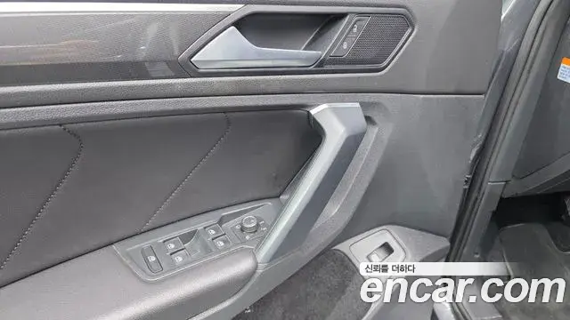 Volkswagen Tiguan 2020 — Photo 8/34