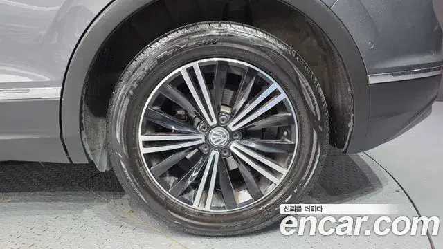 Volkswagen Tiguan 2020 — Photo 9/34