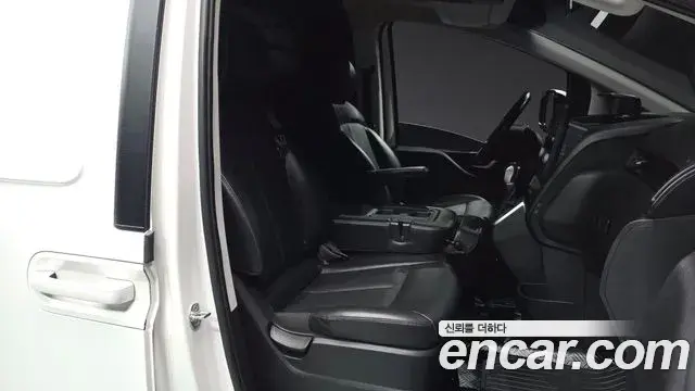 Hyundai Staria 2021 — Фото 11/20