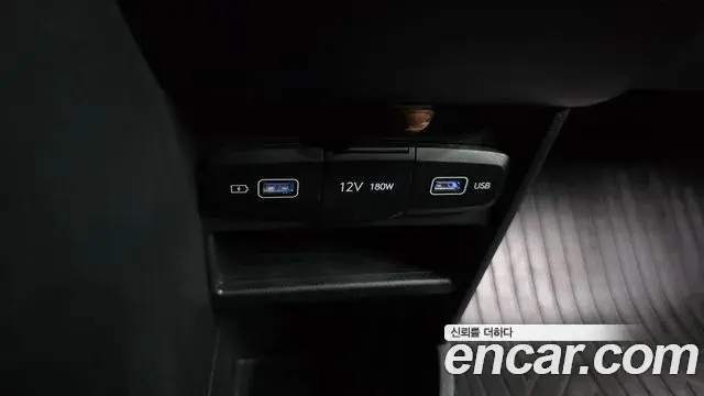 Hyundai Staria 2021 — Фото 17/20