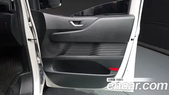 Hyundai Staria 2021 — ფოტო 12/30