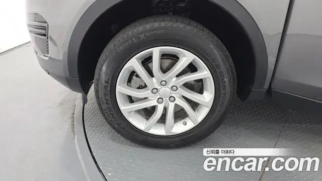 Land Rover Discovery Sport 2019 — Photo 17/31