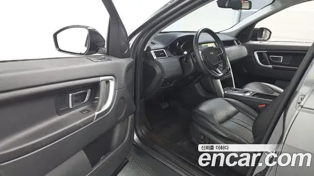 Land Rover Discovery Sport 2019 — Photo 21/31