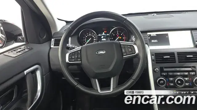 Land Rover Discovery Sport 2019 — Photo 12/31