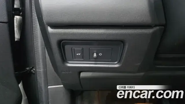 Land Rover Discovery Sport 2019 — Photo 9/31
