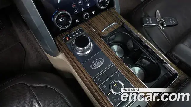 Land Rover Range Rover 2018 — Şəkil 25/35