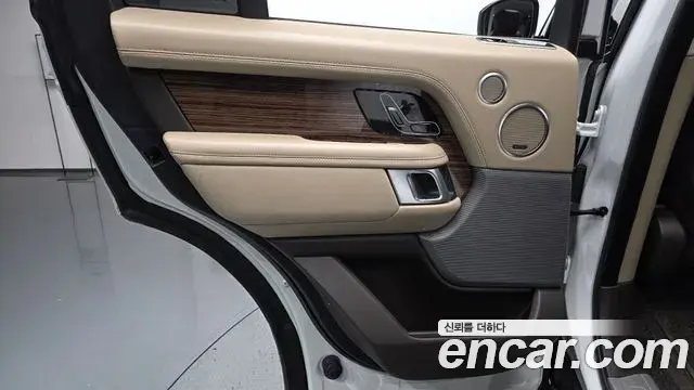 Land Rover Range Rover 2018 — Şəkil 8/35
