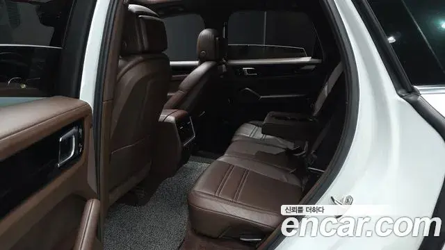 Porsche Cayenne 2019 — Photo 31/35