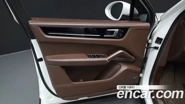 Porsche Cayenne 2019 — Photo 6/35