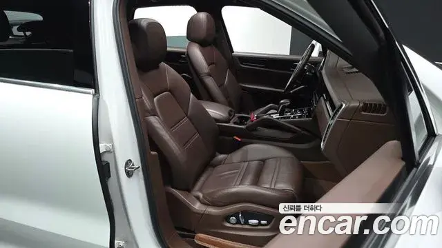 Porsche Cayenne 2019 — Photo 27/35