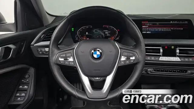 BMW 1 Series 2022 — Фото 13/20