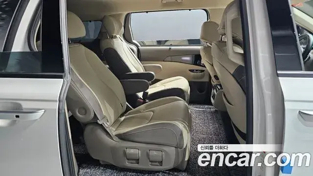 Kia Carnival 2021 — Фото 12/20
