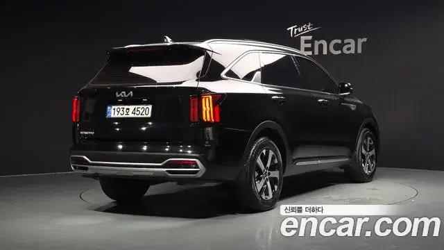 Kia Sorento 2022 — Фото 2/20
