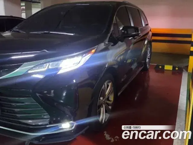Toyota Sienna 2025 — ფოტო 4/11