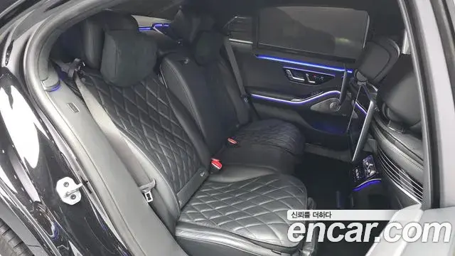 Mercedes-Benz S-Class 2023 — Photo 24/33