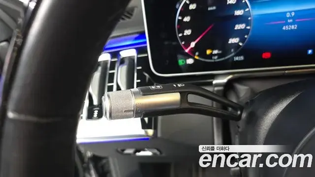 Mercedes-Benz S-Class 2023 — Photo 27/33