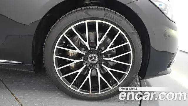 Mercedes-Benz S-Class 2023 — Photo 2/33