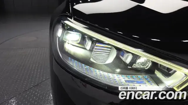 Mercedes-Benz S-Class 2023 — Photo 23/33