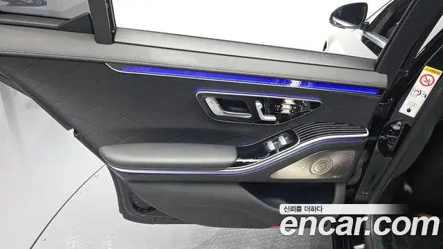 Mercedes-Benz S-Class 2023 — Photo 3/33