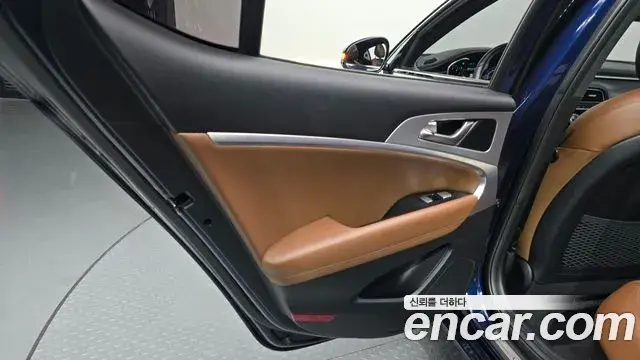 Genesis G70 2018 — Photo 15/32