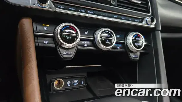 Genesis G70 2018 — Photo 21/32