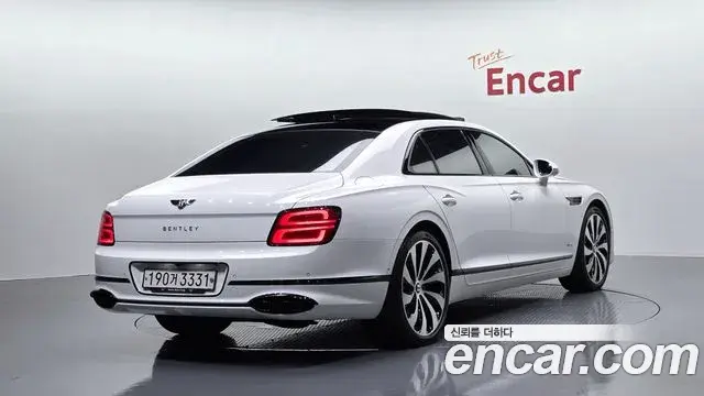 Bentley Flying Spur 2023 — ფოტო 15/37