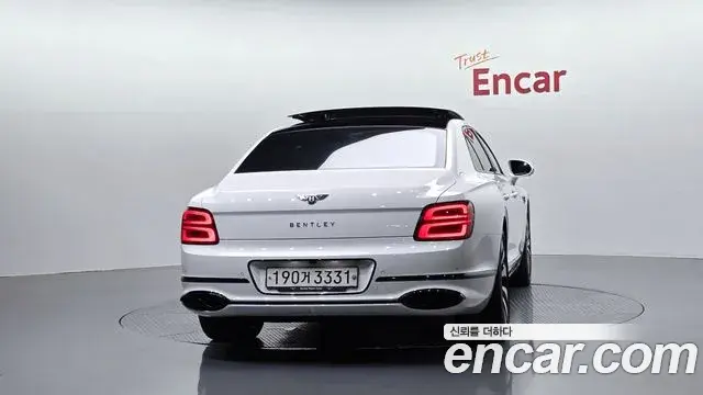 Bentley Flying Spur 2023 — ფოტო 3/37