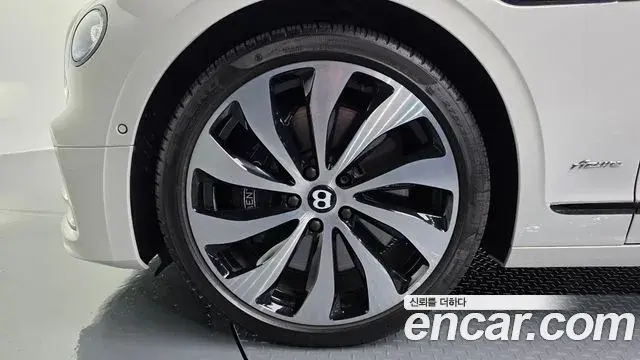 Bentley Flying Spur 2023 — ფოტო 16/37