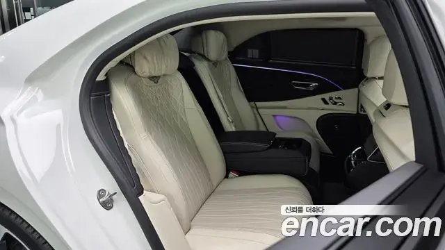 Bentley Flying Spur 2023 — ფოტო 23/37